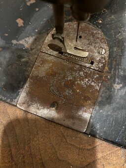 Šlapací šicí stroj SINGER - 7