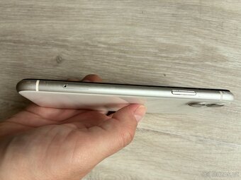 APPLE IPHONE 11 • 128 GB - 7