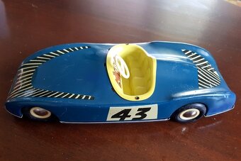 Staré hračky TATRA 603 a závodné auto od ITES - 7