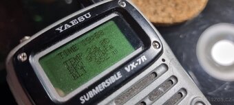 Yaesu VX-7R vč příslušenství. - 7
