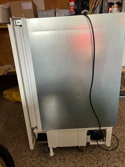 EMbraco lednička k vestavbě pod kuchyňskou linku - 7