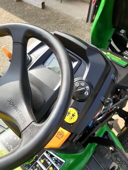 Zahradní traktůrek John Deere - 7