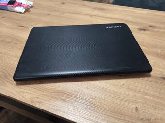 Toshiba satellite pro C70 velký 17 palců - 7