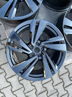 VW Touareg, kola 20" - 7