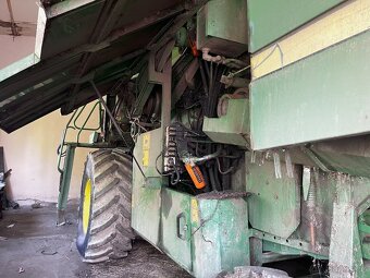 sklízecí mlátička John Deere 2064 - 7
