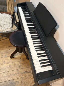 Casio CDP 770 drevenym stojanem a stolickou - 7