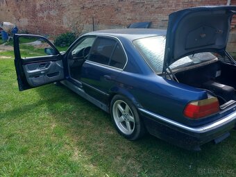 BMW e38 4.4i - 7