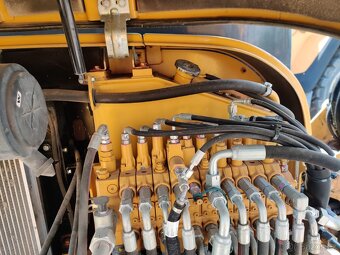 Pásový minibagr CAT 305 E - 7