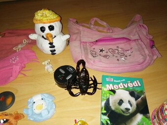 Mix hraček - plyšáci, spinner, tetování, ovečka Shaun atd. - 7