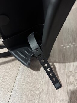 Detska sedscka na kolo zn. HAMAX - 7