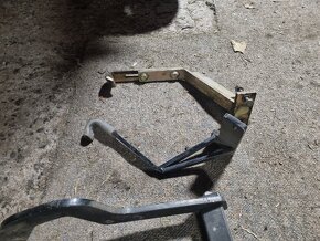 Přední držák radlice na zahradní traktor. - 7