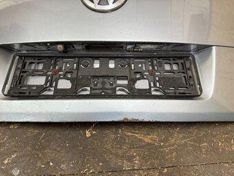 PÁTÉ DVEŘE KUFRU VW TOUAREG 7L LD7Z - 7
