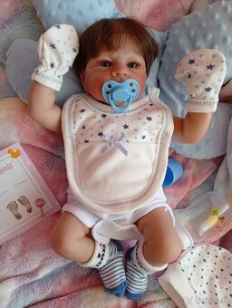 Realistická Reborn panenka zamračený chlapeček - 7