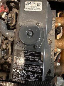 Motor Kubota D1703 3válec 18.5 kW včetně hyd. čerpadla atd - 7