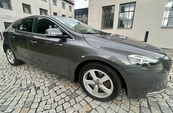 VOLVO V40 2.0D3 110KW 5VÁLEC-AUTOMAT-KAMERA-COCKPIT-98Tkm - 7