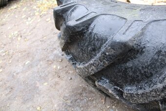 Zetor 6911 7011 zadní kola mitas 16,9-28 70% vzorku - 7