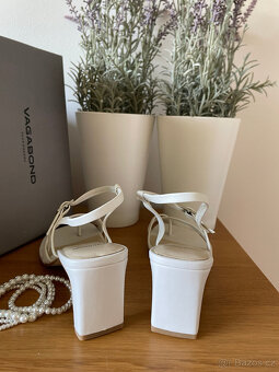 Smetanové kožené sandály na podpatku Vagabond, vel. 40 - 7