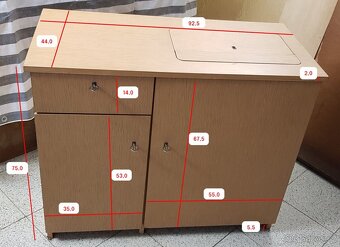 Starožitný šicí stroj SINGER + skříňka - 7