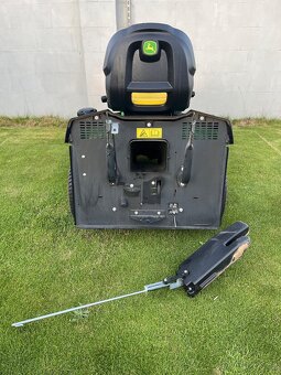 Sekací traktůrek John Deere X350R - 7