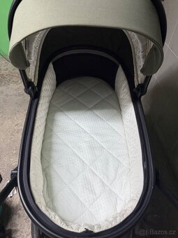 V ZÁRUCE dvojkombinace kočárek Moon PIÚ + vajíčko cybex - 7