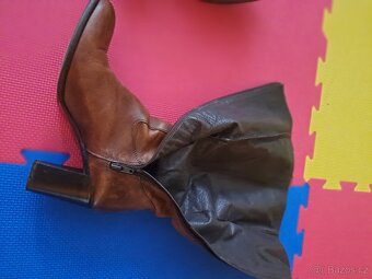 Dámské hnědé kozačky velikost 41 - 7