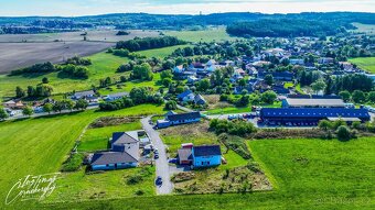 Novinka - Prodej kompletně zasíťovaného pozemku 917 m2 - Dub - 7