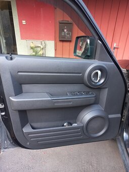 Dodge Nitro - 7