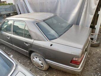 Mercedes w 124 250D - 7