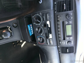 Toyota Corolla 2003 1,4VVTi SEDAN - díly z vozu - 7