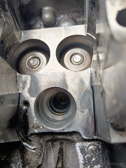 Hlava vw T5 2.5 tdi BNZ BPC - 7