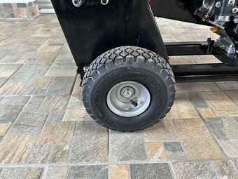 Motorový štěpkovač a drtič větví ATHOS 1005 - 7