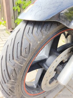 Aprilia sr Max 300 po stk,super stav - 7
