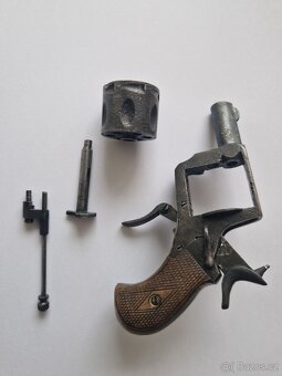 Historický revolver Bull Dog ráže 320 corto - 7