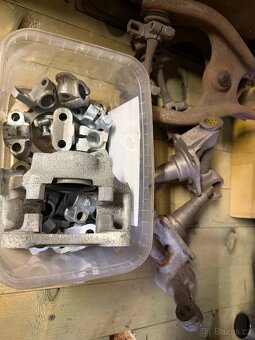 Prodáme díly na Škoda 1000 100 110 - 7