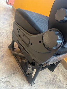 Sedadlo řidiče - 7