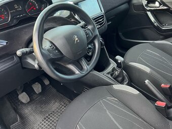 Peugeot 208 ve velmi dobrém stavu, najeto 46 013 km,interiér - 7