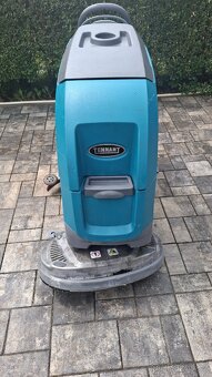 Podlahový mycí stroj TENNANT T300e 600mm - 7