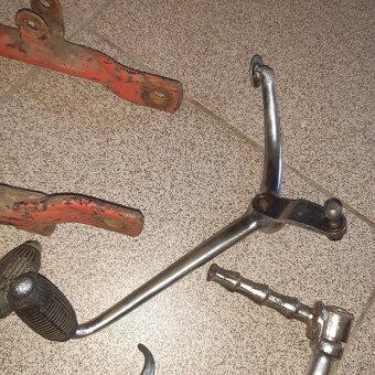 ČŽ 175- 501-502 PRASÁTKO řaící páky+vidlice+háček - 7