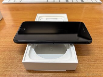 Apple iPhone SE 2022 - 128GB jako Nový - 7
