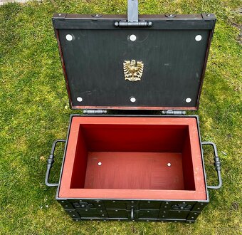 Kovová truhla / trezor - 7