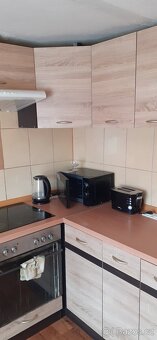 Pronajmu plne zarizeny pokoj v prizemi pro PENDLERY - 7