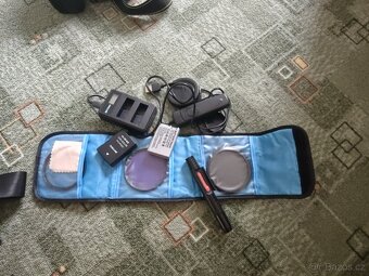 Nikon D5600, 3 objektivy, brašna příslušenství - 7