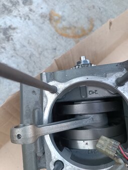 Husqvarna 510 spodek motoru - 7