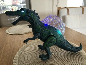 Dinosaurus svítící a řvoucí - 7