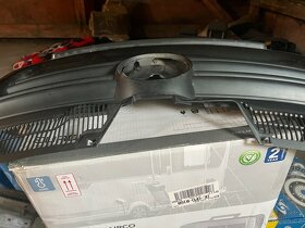 Přední maska mřížka chladiče originál VW GOLF V 1K0853653 - 7