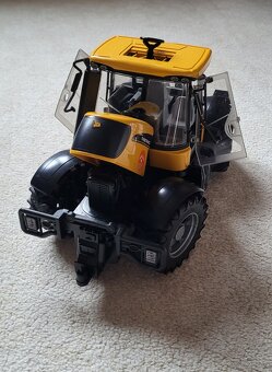Bruder traktor JCB Fastrac - 7