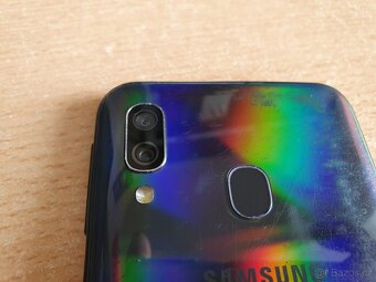 Funkční Samsung A40 bez nabíječky. - 7