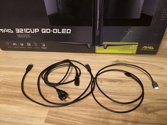 HERNÍ MONITOR 31.5" MSI MAG 321CUP QD-OLED - 7