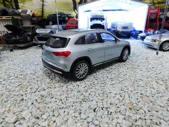 model auta Mercedes GLA 1:18 - 7