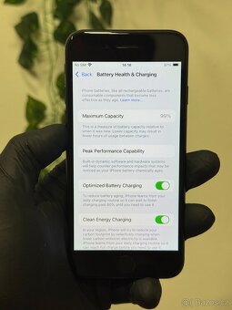 iPhone SE (2022) 64GB černý - 99% baterie, DPH - 7